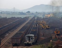 Giá thép xây dựng hôm nay (12/11): Giá thép giao sau và quặng sắt giảm trước nhu cầu suy yếu
